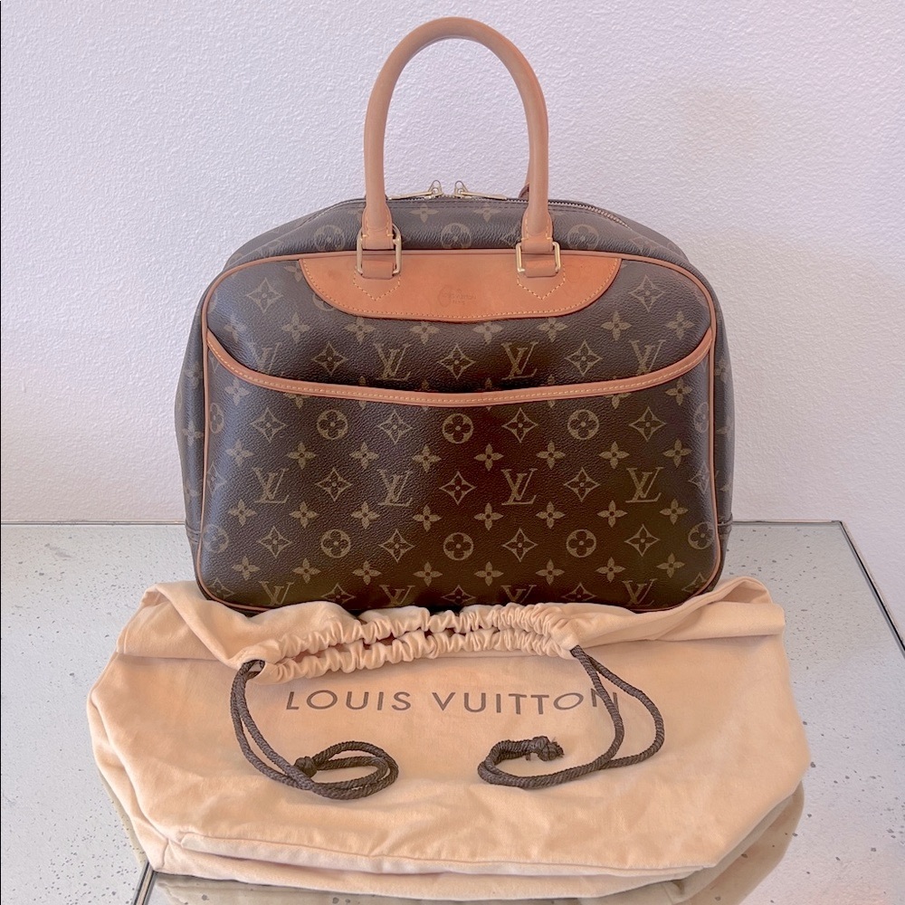 Louis Vuitton Monogram Deauville Handbag
Vanity Luggage Travel